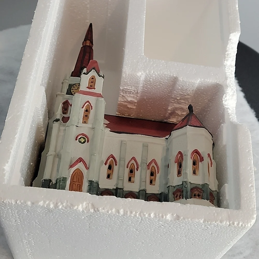 35075 1993 Vintage Lemax Dickensvale Lighted Village Church